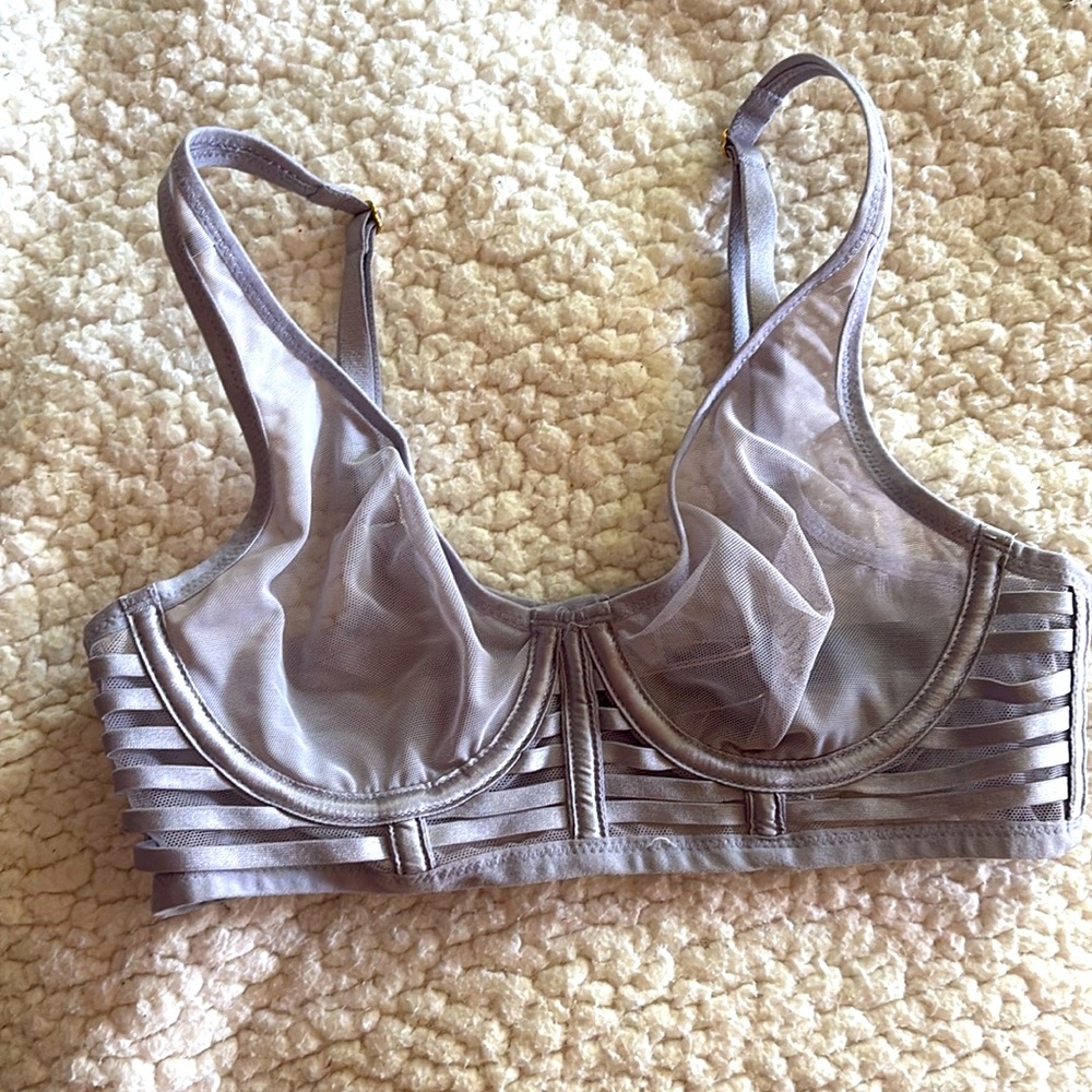Victoria Secrets lined mesh Demi bra Dream Angels 32A shiny grey